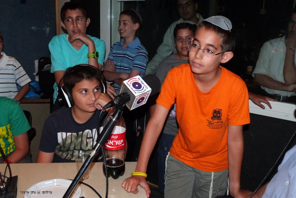 צפו: 'פרחי ישראל' באולפן עם מנחם טוקר