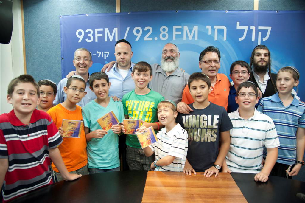 צפו: 'פרחי ישראל' באולפן עם מנחם טוקר