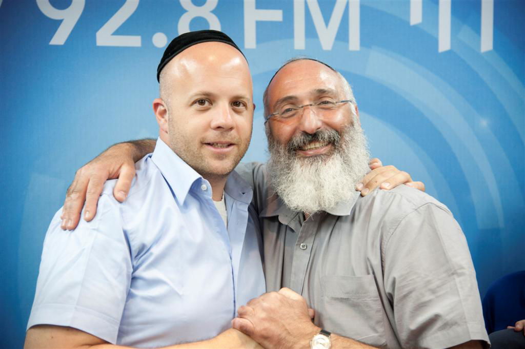 צפו: 'פרחי ישראל' באולפן עם מנחם טוקר