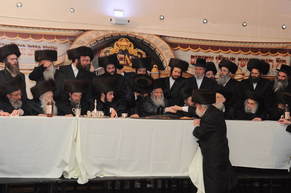 האדמו"ר מבאבוב בביקור בלונדון • תיעוד ענק