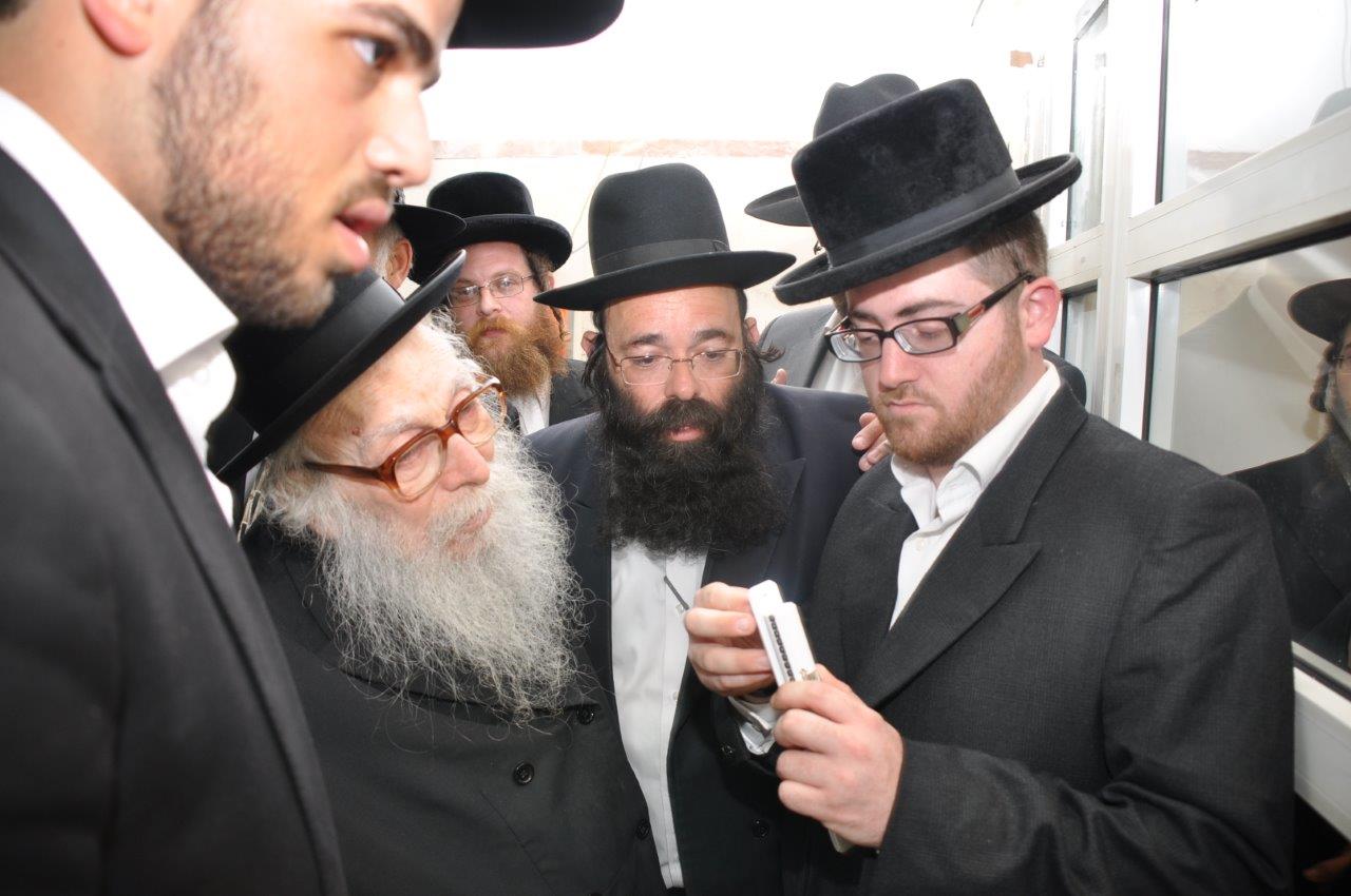 צפו: גדולי ישראל בחנוכת בית 'איחוד הצלה' בבני ברק