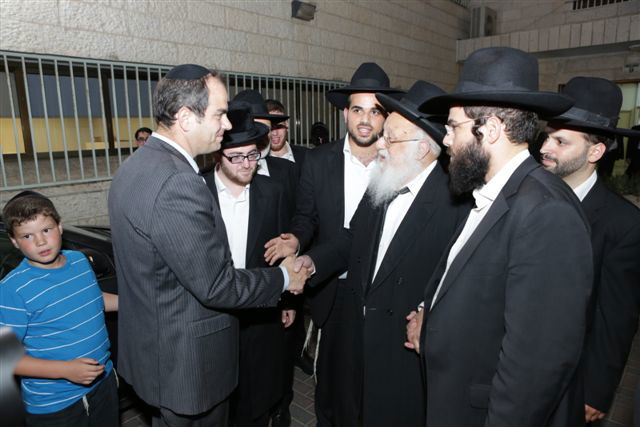 צפו: גדולי ישראל בחנוכת בית 'איחוד הצלה' בבני ברק