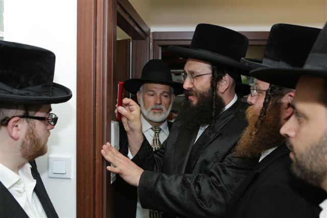 צפו: גדולי ישראל בחנוכת בית 'איחוד הצלה' בבני ברק