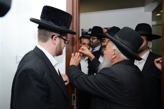 צפו: גדולי ישראל בחנוכת בית 'איחוד הצלה' בבני ברק