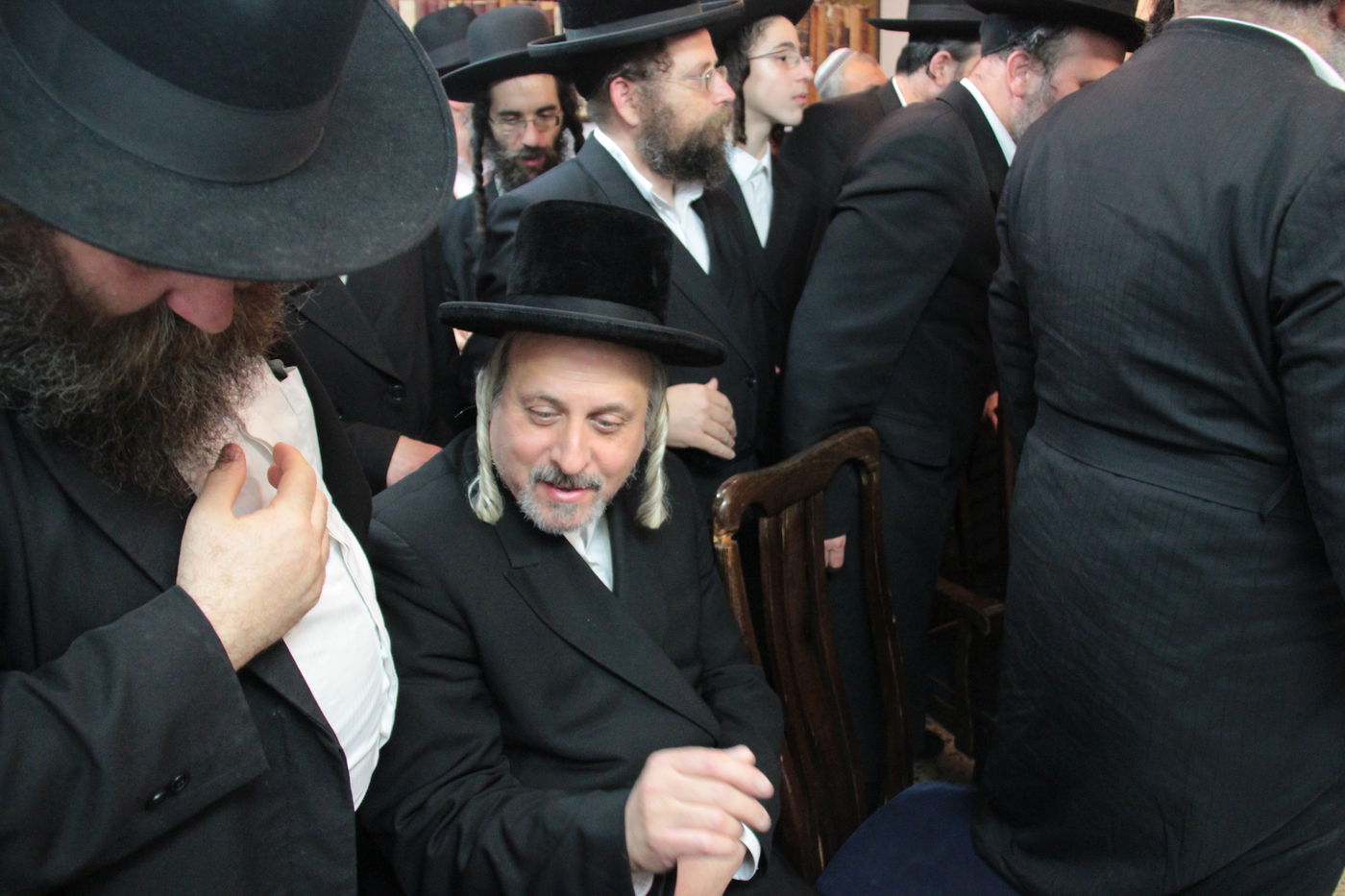 צפו: ניחום אבלים בבית האדמו"ר מסווארן