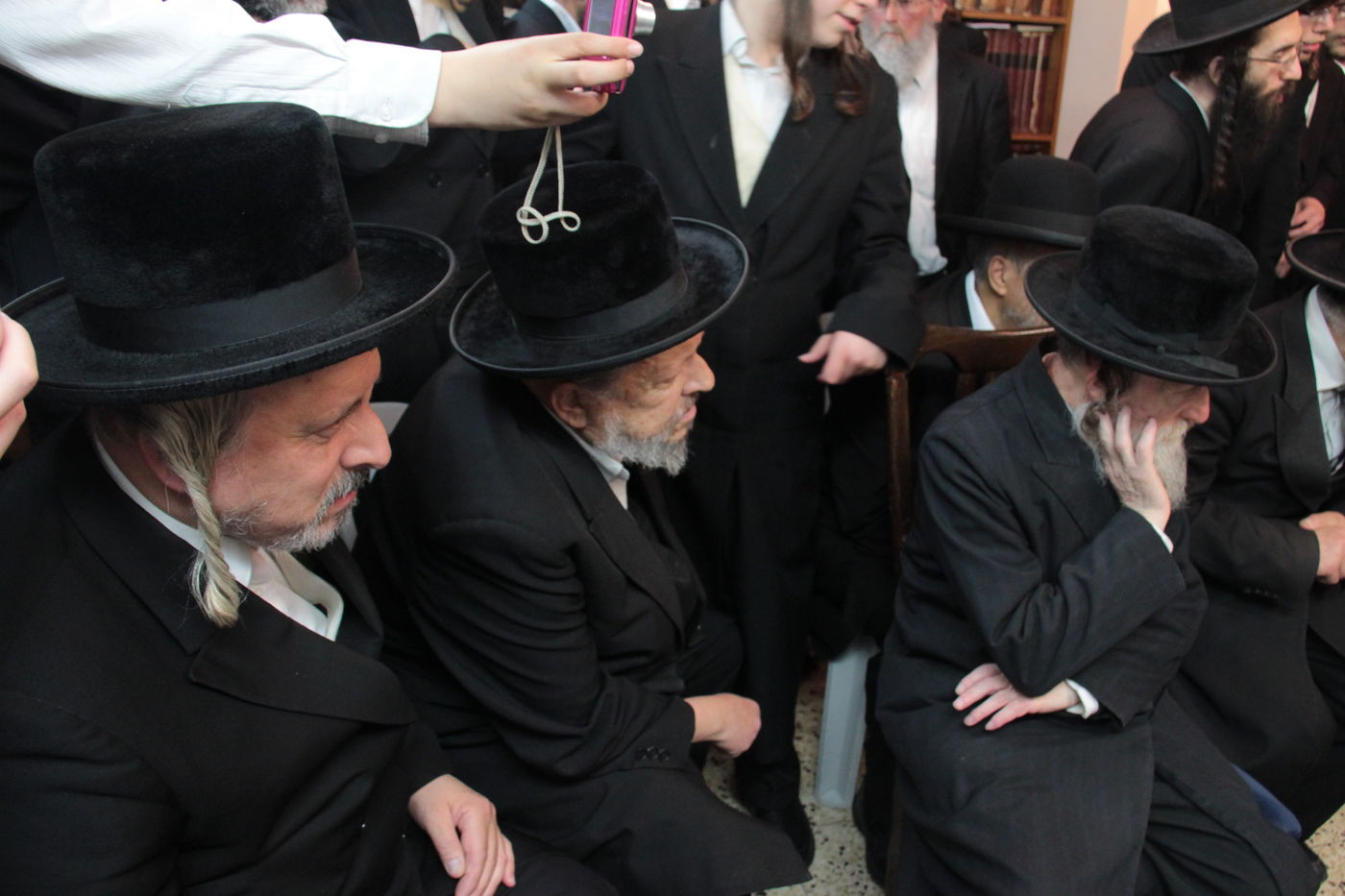 צפו: ניחום אבלים בבית האדמו"ר מסווארן