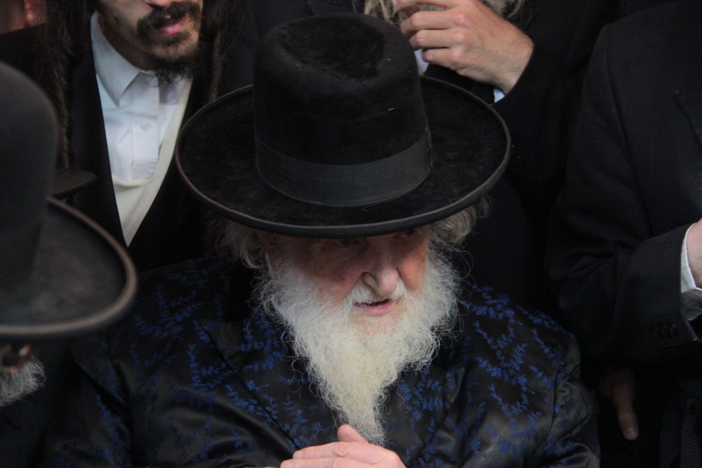 צפו: ניחום אבלים בבית האדמו"ר מסווארן