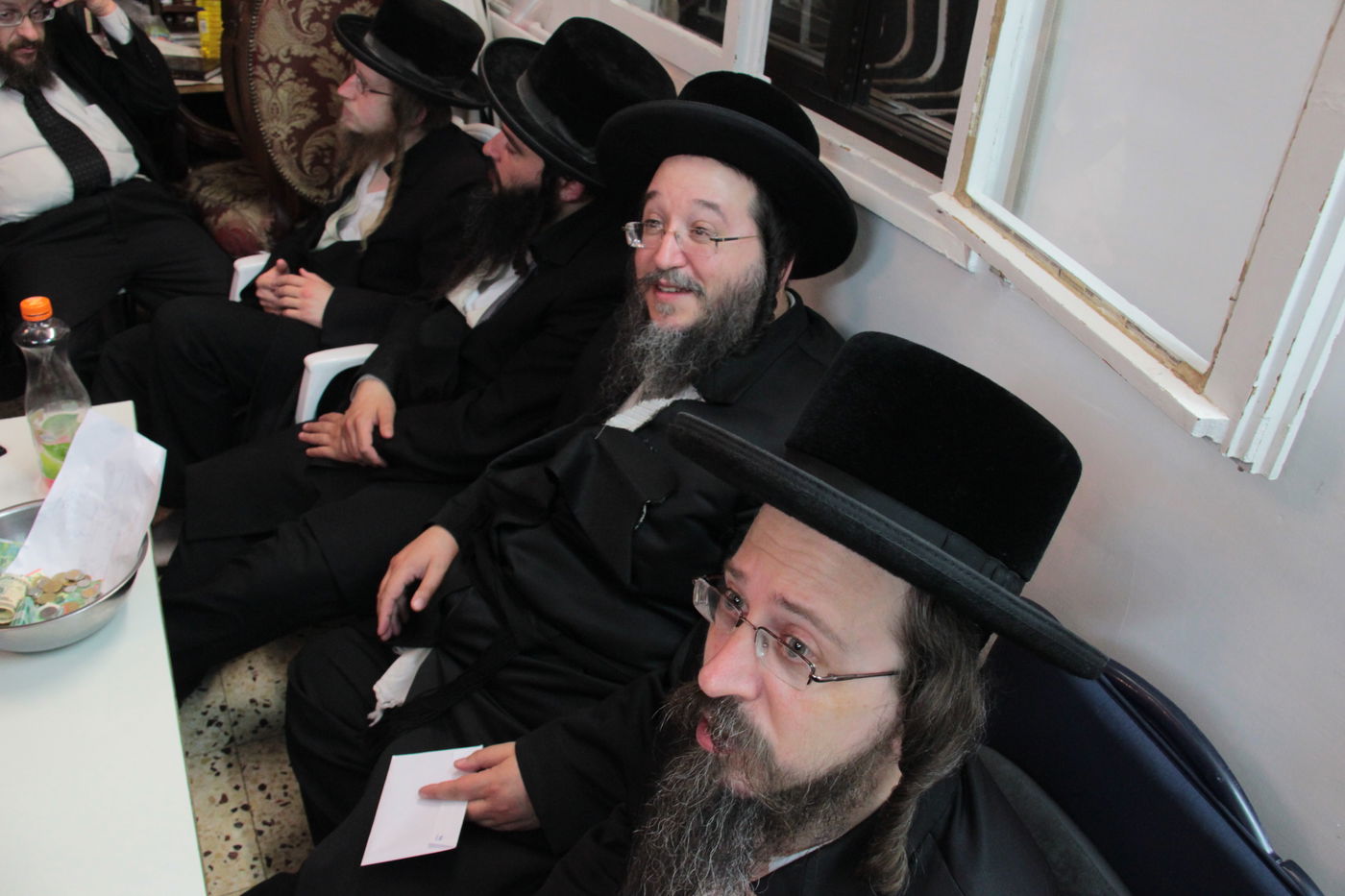 צפו: ניחום אבלים בבית האדמו"ר מסווארן