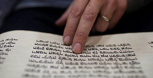 עניין בפרשה: מדוע לא אומרים הלל בפורים?