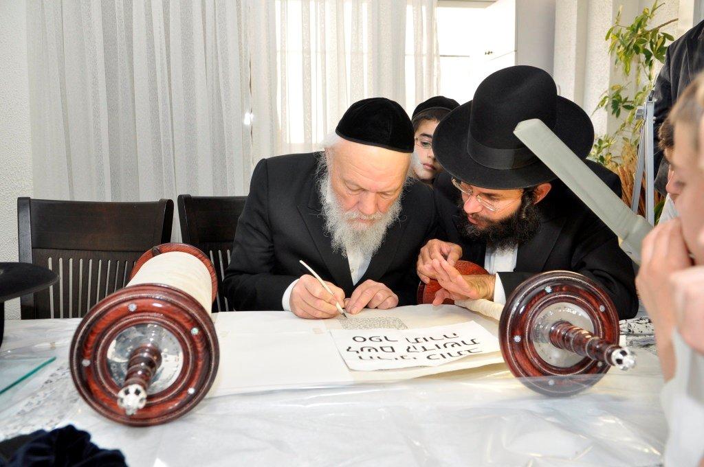 הכנסת ספר תורה לבית המדרש "משכן אסתר" בסנהדריה • גלריה