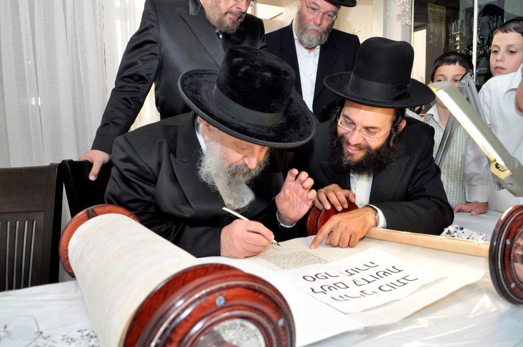 הכנסת ספר תורה לבית המדרש "משכן אסתר" בסנהדריה • גלריה