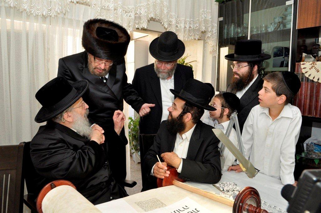 הכנסת ספר תורה לבית המדרש "משכן אסתר" בסנהדריה • גלריה