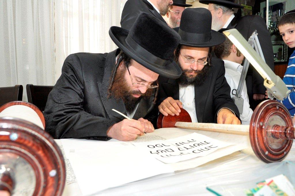 הכנסת ספר תורה לבית המדרש "משכן אסתר" בסנהדריה • גלריה