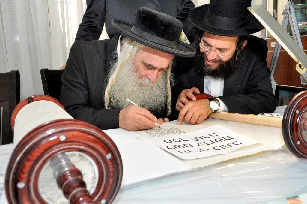 הכנסת ספר תורה לבית המדרש "משכן אסתר" בסנהדריה • גלריה