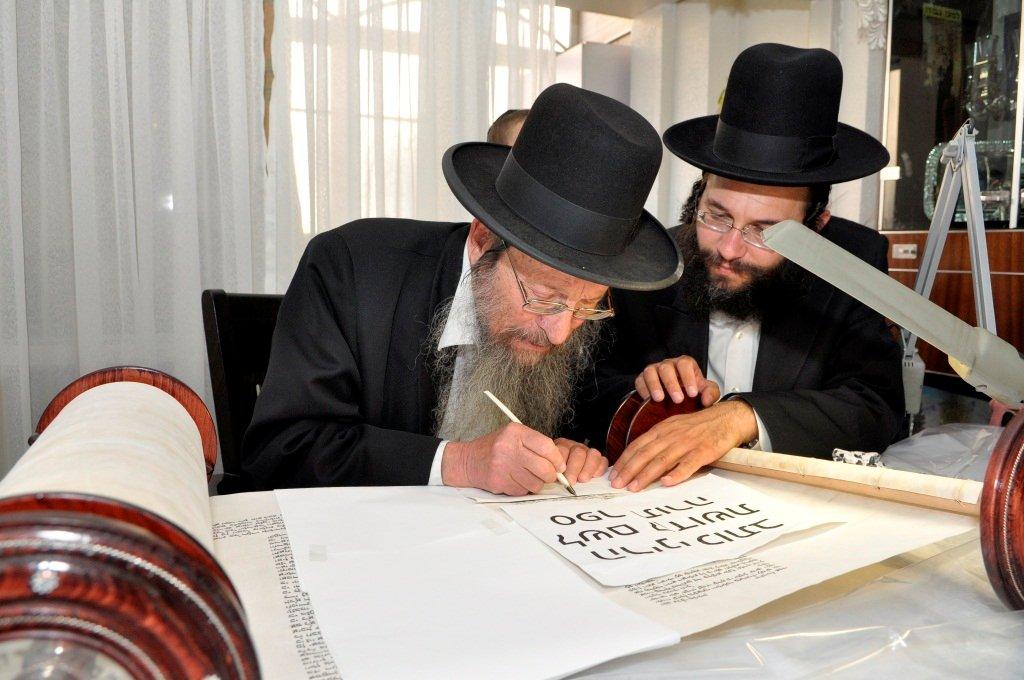 הכנסת ספר תורה לבית המדרש "משכן אסתר" בסנהדריה • גלריה