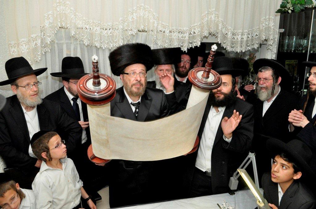 הכנסת ספר תורה לבית המדרש "משכן אסתר" בסנהדריה • גלריה