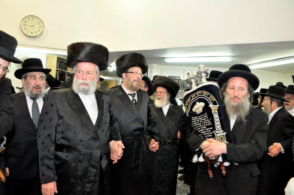 הכנסת ספר תורה לבית המדרש "משכן אסתר" בסנהדריה • גלריה