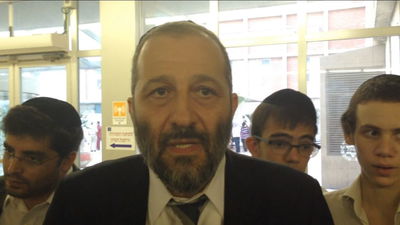 דרעי לאחר ניתוח הגר"ע יוסף: "מודה לעם ישראל על התפילות" • צפו