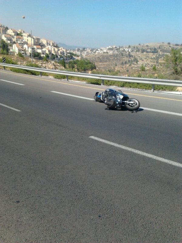 רוכב אופנוע החליק על כתם שמן ונהרג • תמונות