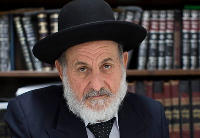 לא פורש, הגאון הרב ציון בוארון