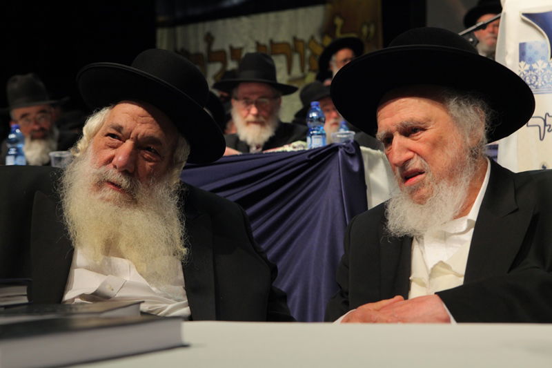 יום יארצייט ראשון לגרי"ש אלישיב: המונים בעצרת