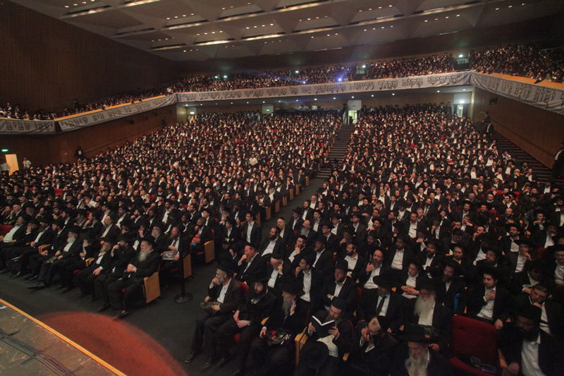 יום יארצייט ראשון לגרי"ש אלישיב: המונים בעצרת