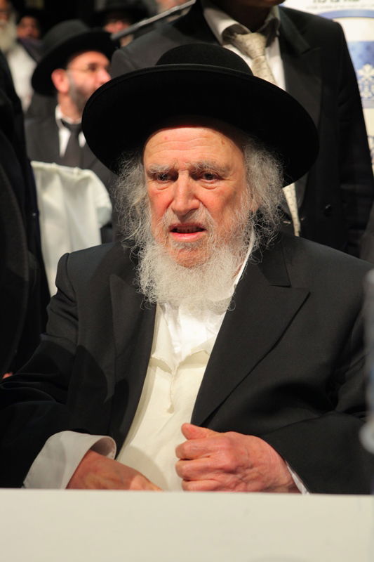 יום יארצייט ראשון לגרי"ש אלישיב: המונים בעצרת