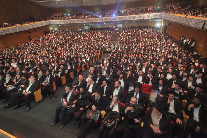 יום יארצייט ראשון לגרי"ש אלישיב: המונים בעצרת