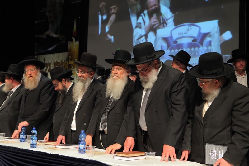 יום יארצייט ראשון לגרי"ש אלישיב: המונים בעצרת