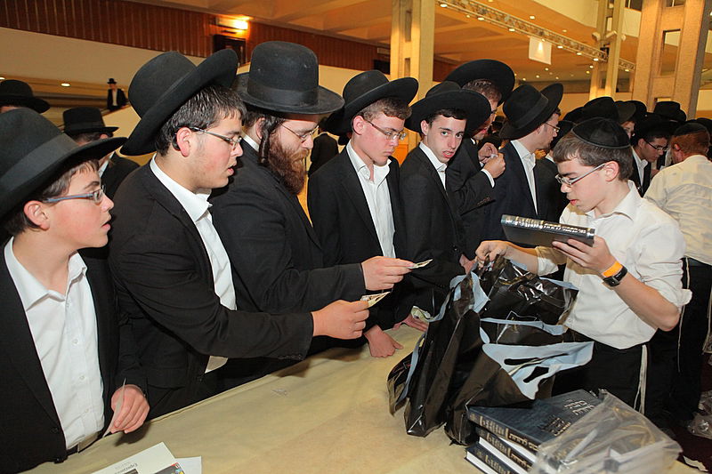 יום יארצייט ראשון לגרי"ש אלישיב: המונים בעצרת