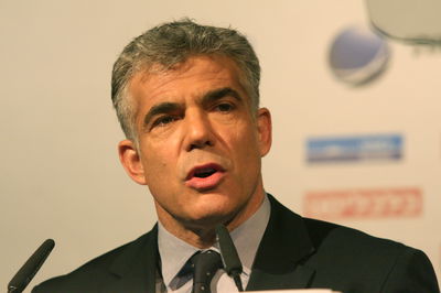 לפיד: התקשורת החרדית מסיתה