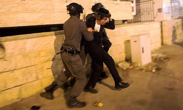 "בני התורה ילכו לכלא בגאון". הפגה נגד גזירת הגיוס