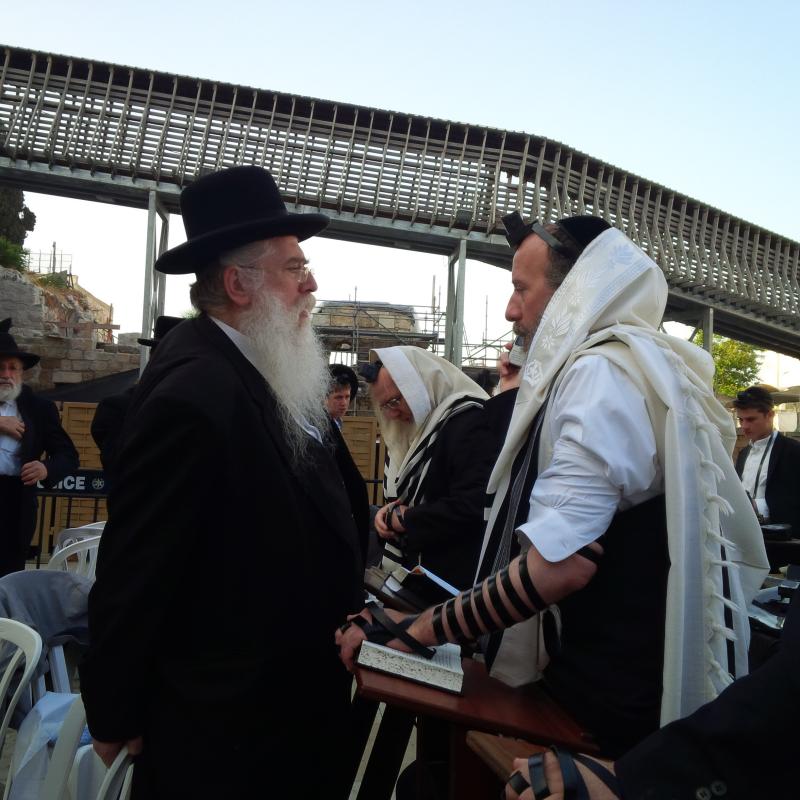 אלפי בנות בתפילה בכותל; 'נשות הכותל' נותרו מאחור