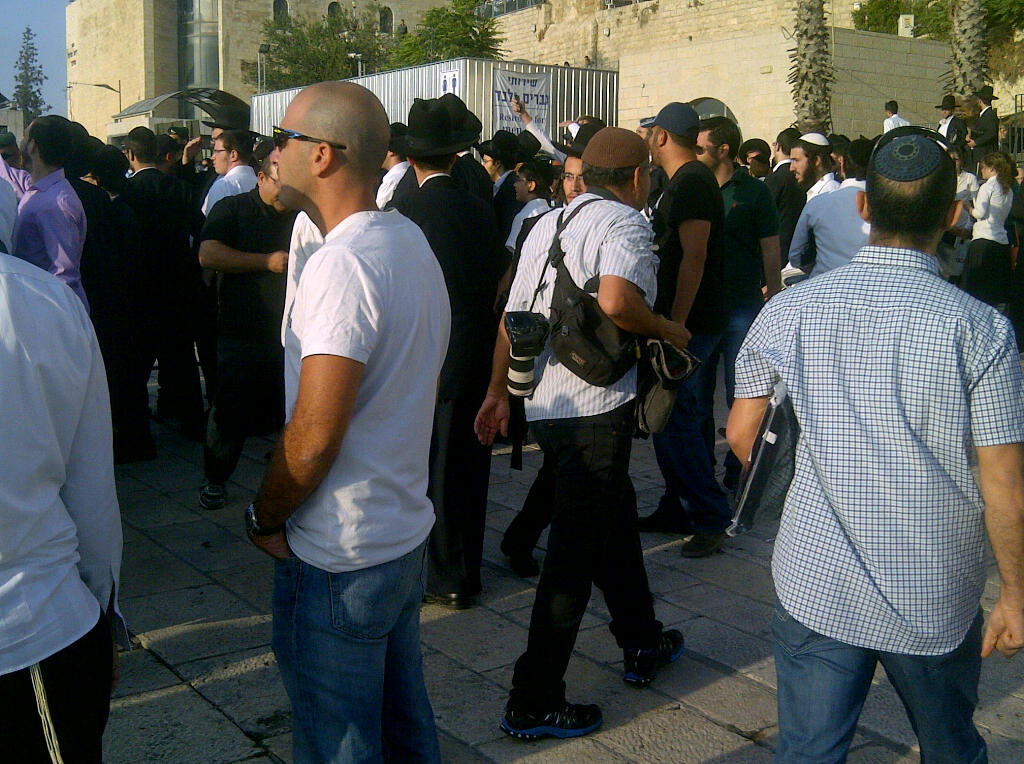 תיעוד: בלשי המשטרה בכותל המערבי