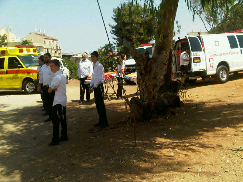 שריפה בישיבה בבני-ברק: מגיד שיעור קפץ מקומה ראשונה ונפצע