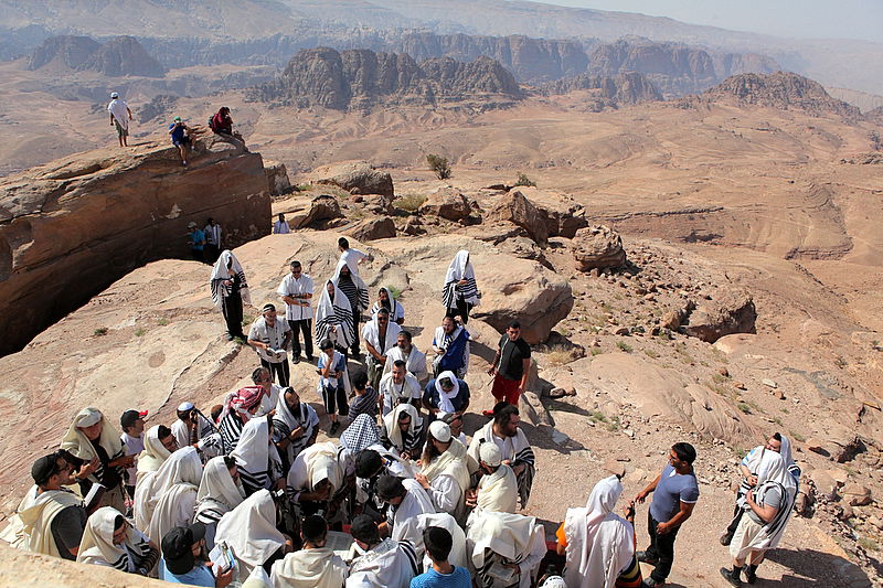 תיעוד ענק: מסע לקברו של אהרן הכהן בירדן