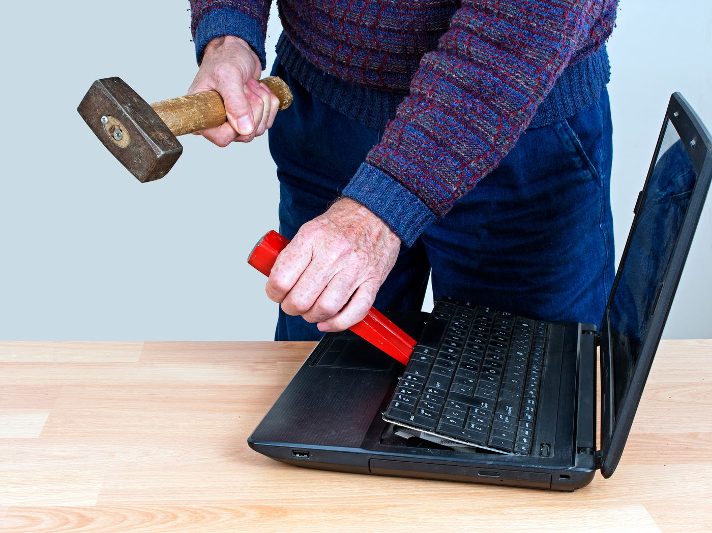 בגלל וירוס: עשרות מחשבים הושמדו