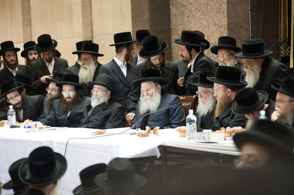 יארצייט בבאבוב • גלריית ענק