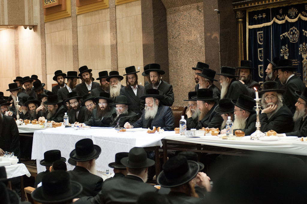 יארצייט בבאבוב • גלריית ענק