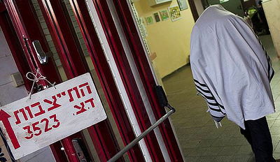 יעלון שוקל: ביטול אלפי צווי גיוס שיועדו לצעירים חרדים