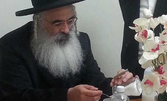 צפו: האדמו"ר מדושינסקי יצא למסע גיוס כספים