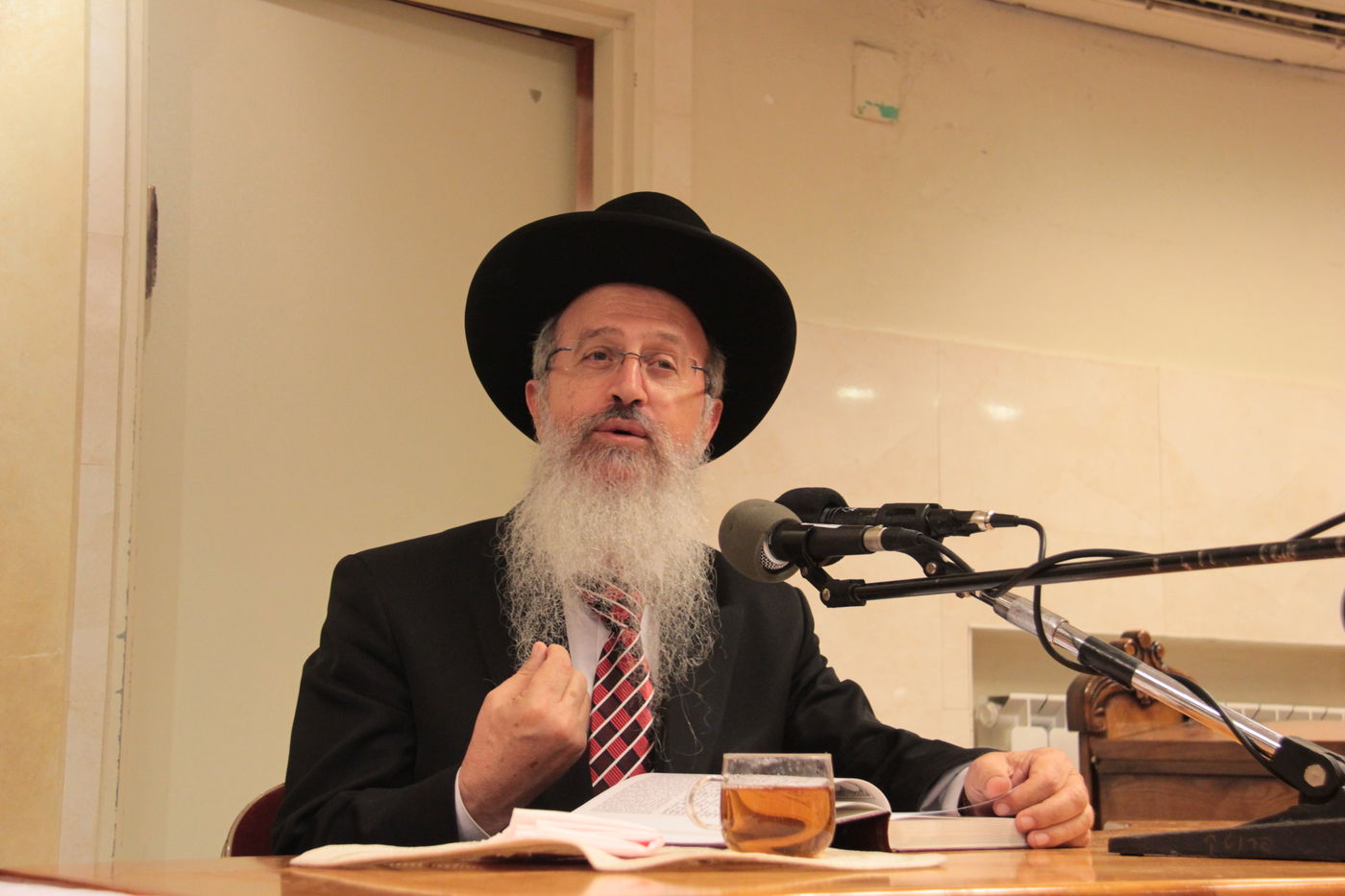 הרב עובדיה יוסף: "הרב עמאר הבטיחני שהוא יתמוך בבני הגאון רבי יצחק"