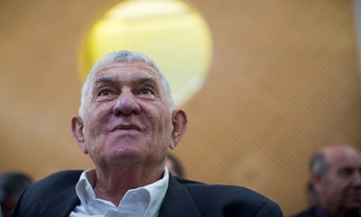 צבי בר בבית המשפט, הבוקר