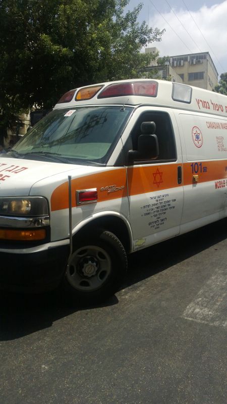 בני-ברק: ילד נפגע בראשו ממשאית, מצבו בינוני