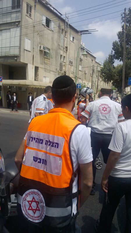 בני-ברק: ילד נפגע בראשו ממשאית, מצבו בינוני