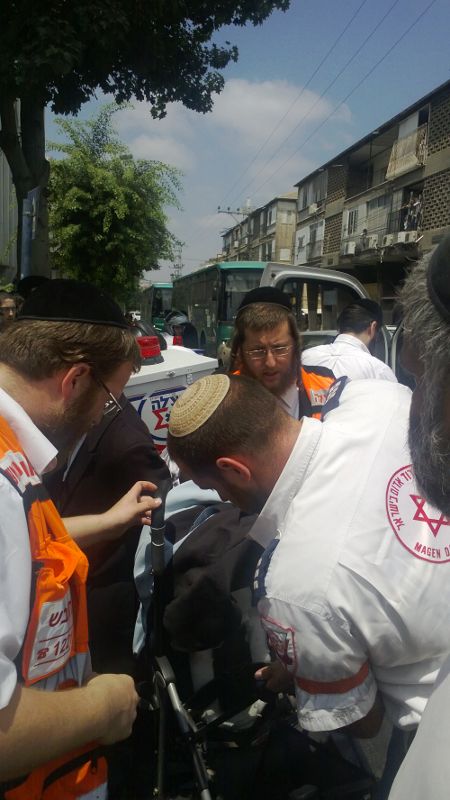 בני-ברק: ילד נפגע בראשו ממשאית, מצבו בינוני