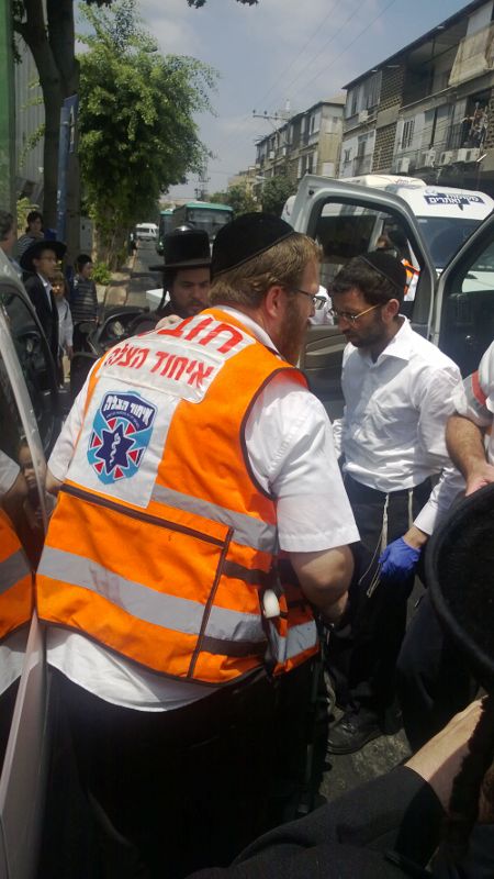 בני-ברק: ילד נפגע בראשו ממשאית, מצבו בינוני