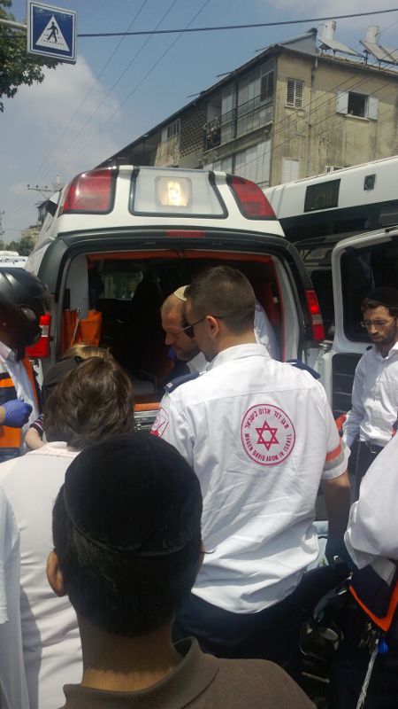 בני-ברק: ילד נפגע בראשו ממשאית, מצבו בינוני