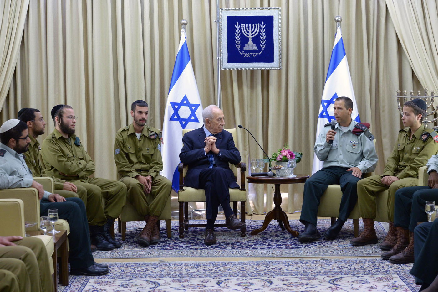 פרס לחיילים חרדים: "שליחי מצווה, כל העם גאה בכם"