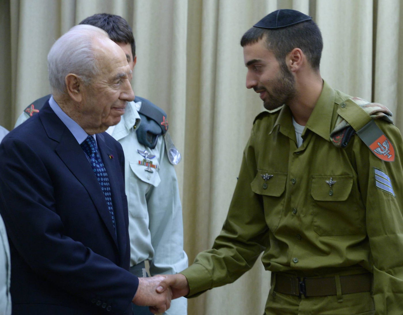 פרס לחיילים חרדים: "שליחי מצווה, כל העם גאה בכם"